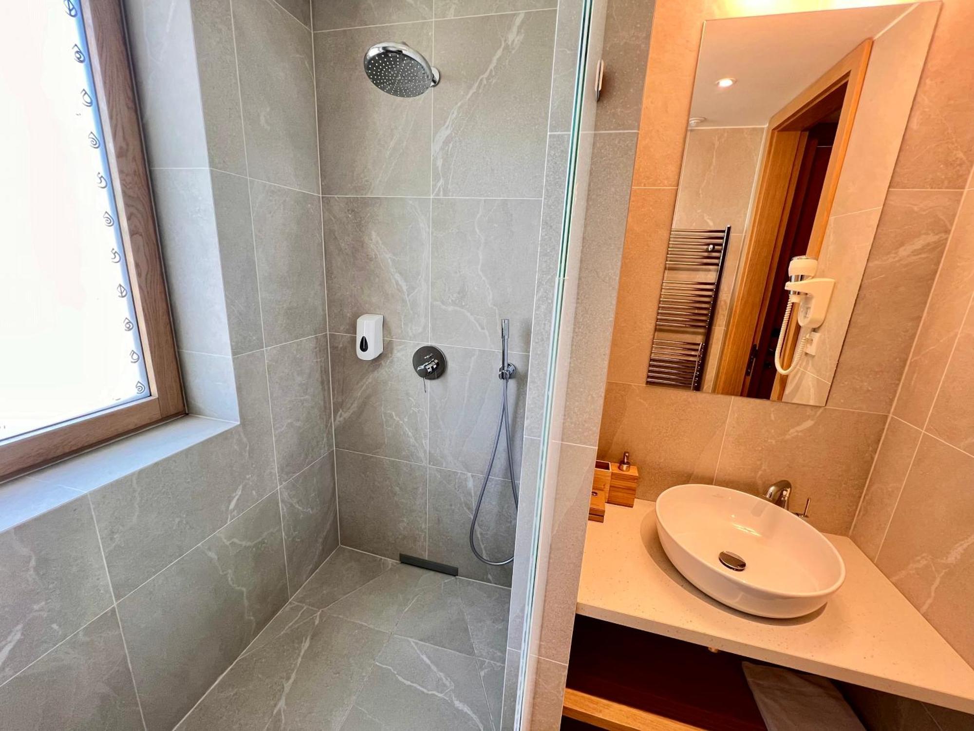 Raj Zdravia Hotel Bratislava Eksteriør billede
